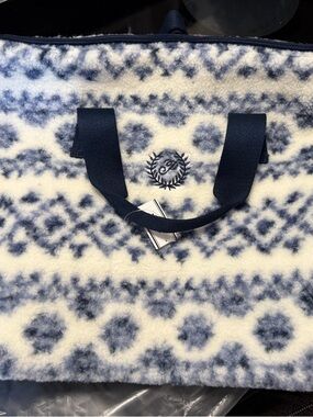Victoria Secret Cozy Navy & Cream Fuzzy Tote with Laurel Emblem